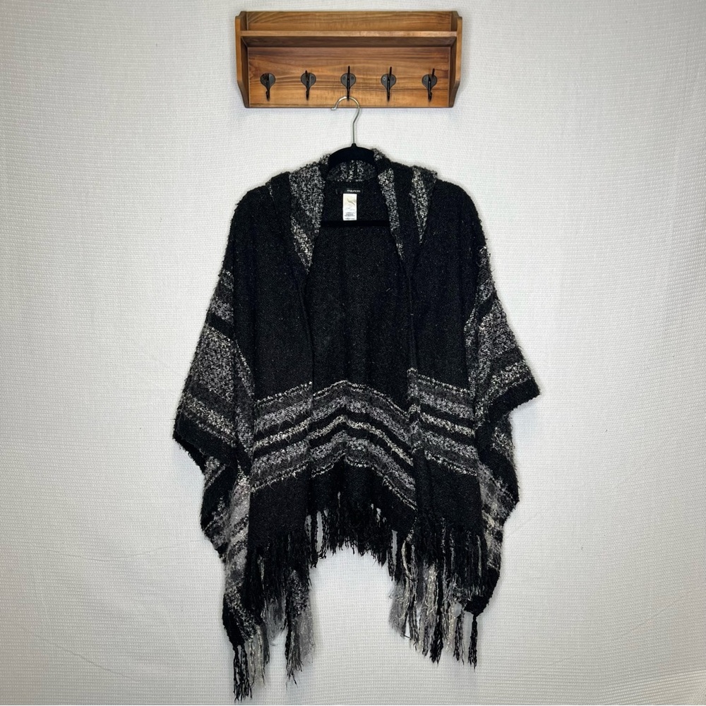 Maurices | Woman’s Shaw Shrub Poncho Plaid One Size Black White